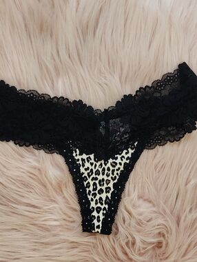Brand New PINK VICTORIA'S SECRET FLORAL LACE ANIMAL PRINT THONG-XS